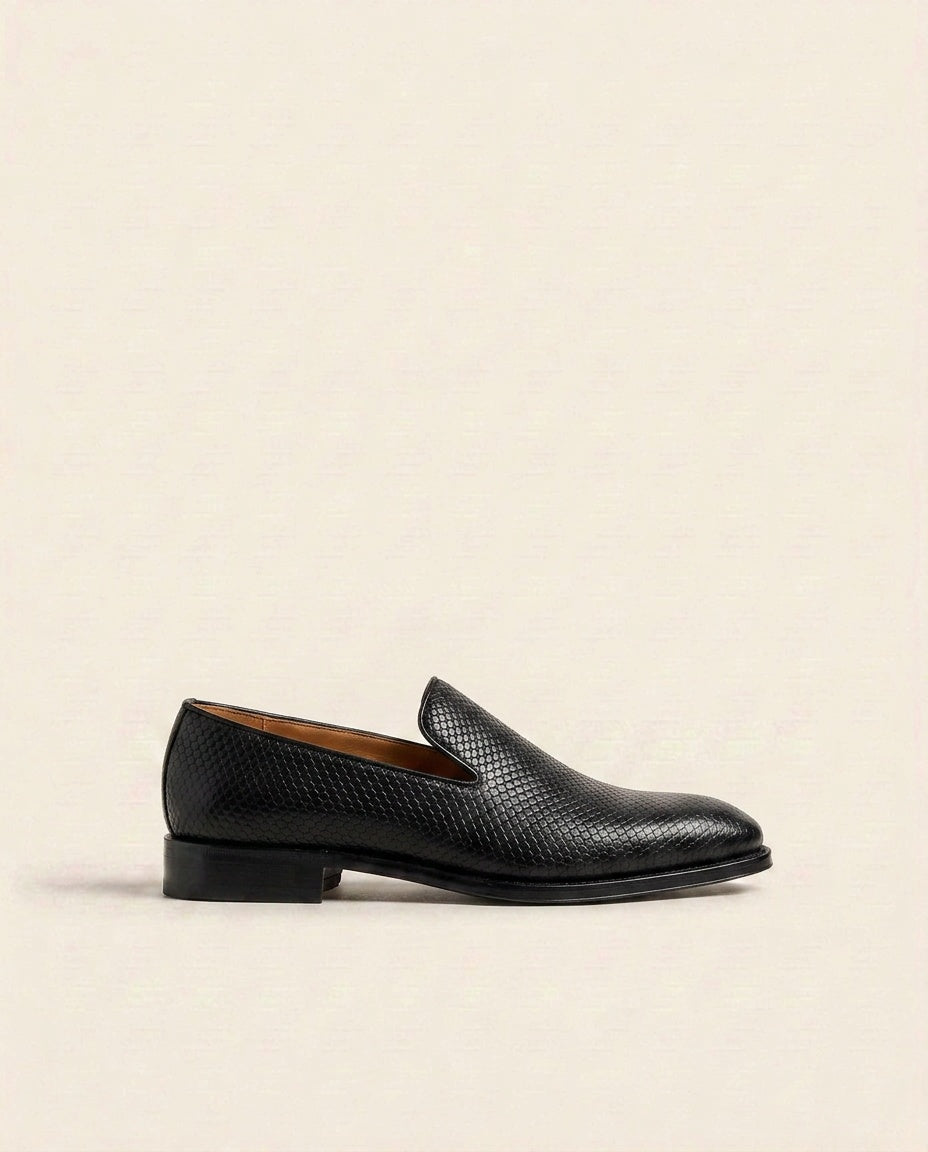 Grandeur Man Black Textured Leather Belgian Loafers