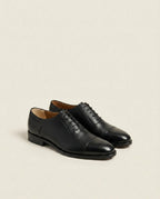 Black Leather Cap-Toe Oxford Shoes – Sleek Formal Lace-Up Shoes
