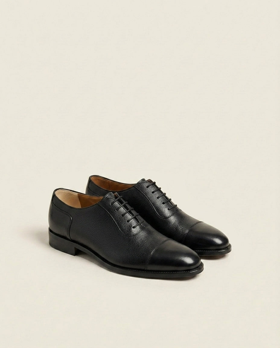 Black Leather Cap-Toe Oxford Shoes – Sleek Formal Lace-Up Shoes