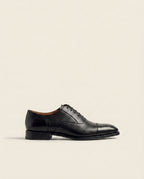 Black Leather Cap-Toe Oxford Shoes – Sleek Formal Lace-Up Shoes