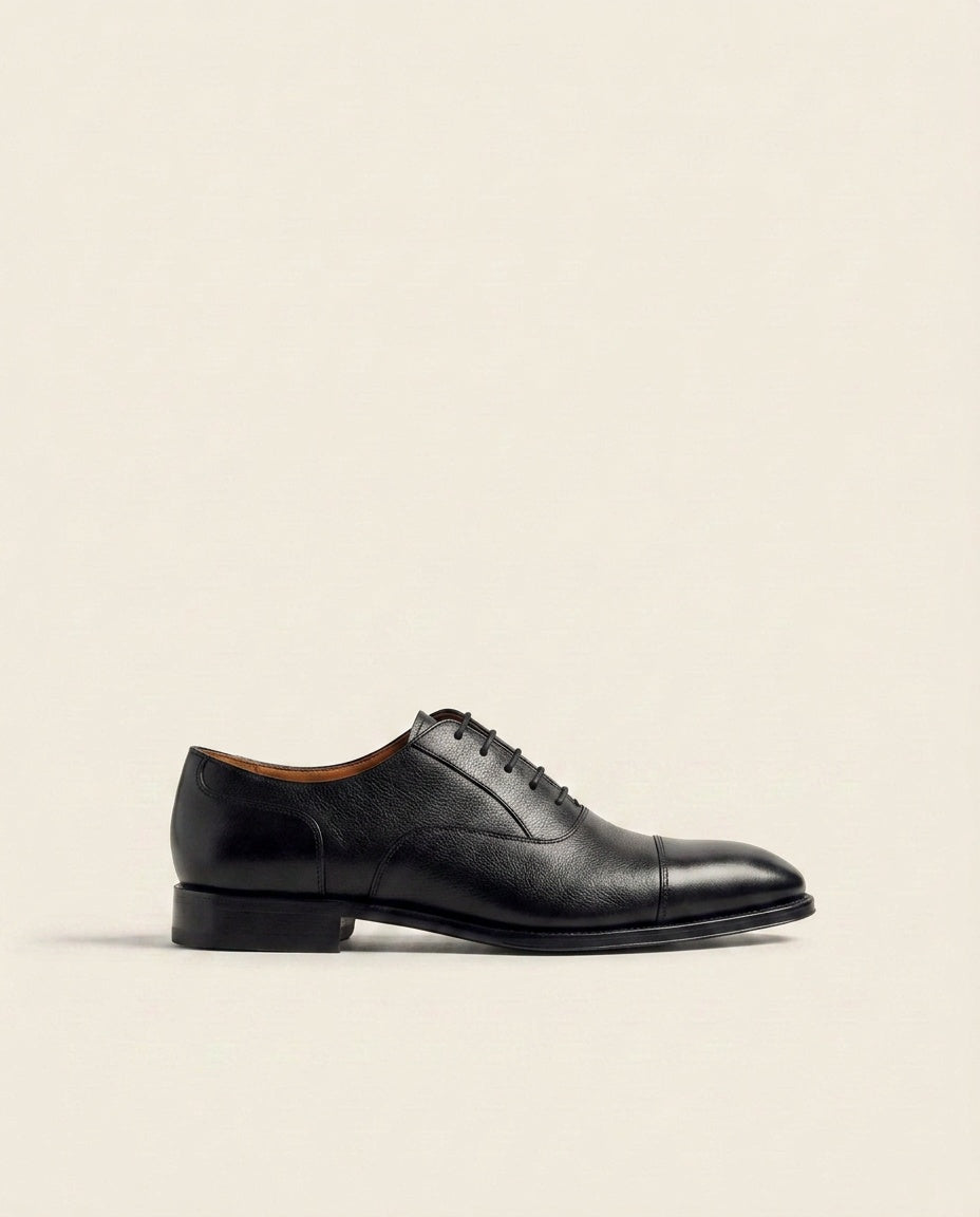 Black Leather Cap-Toe Oxford Shoes – Sleek Formal Lace-Up Shoes