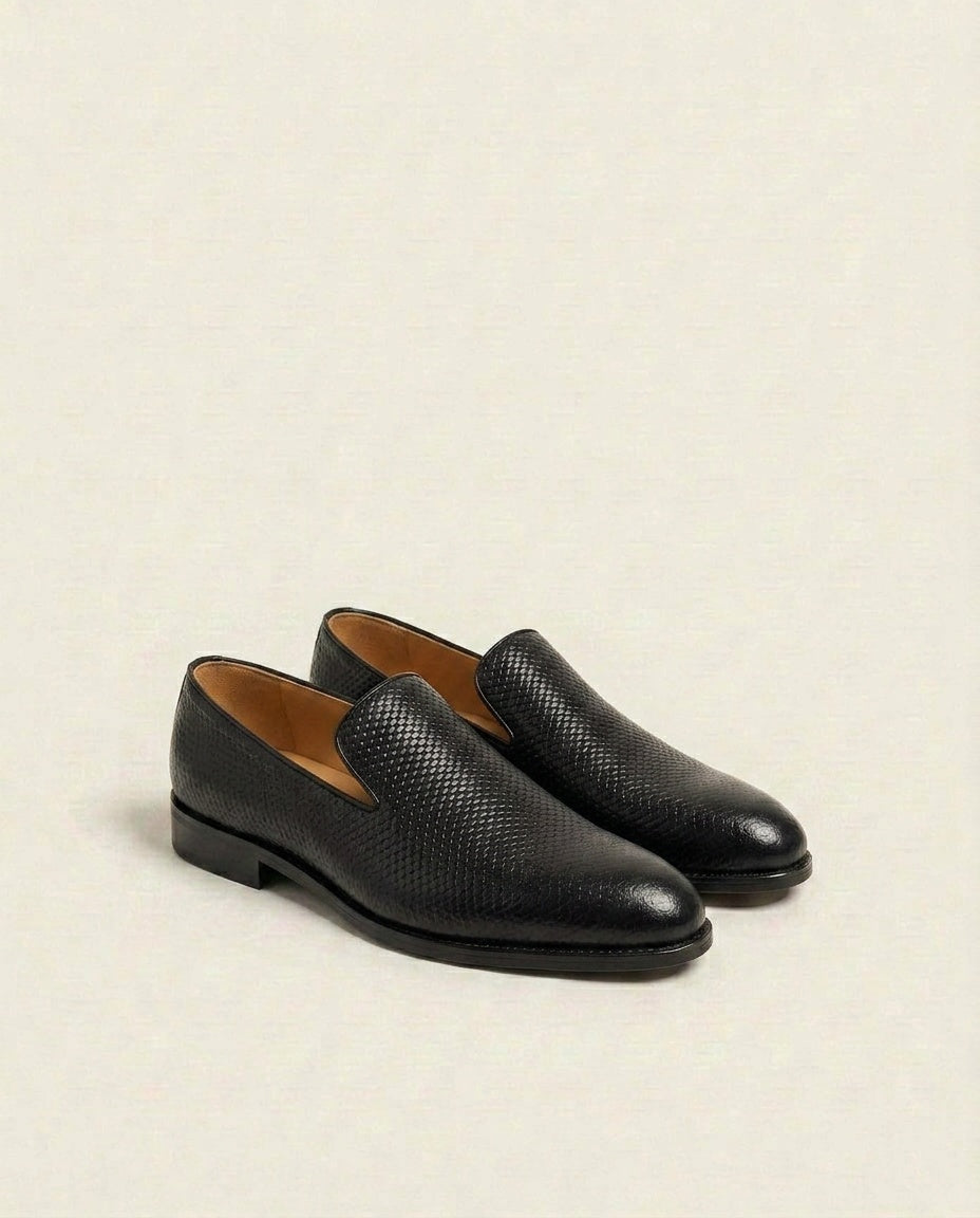 Grandeur Man Black Textured Leather Belgian Loafers