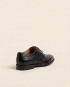 Black Leather Cap-Toe Oxford Shoes – Sleek Formal Lace-Up Shoes