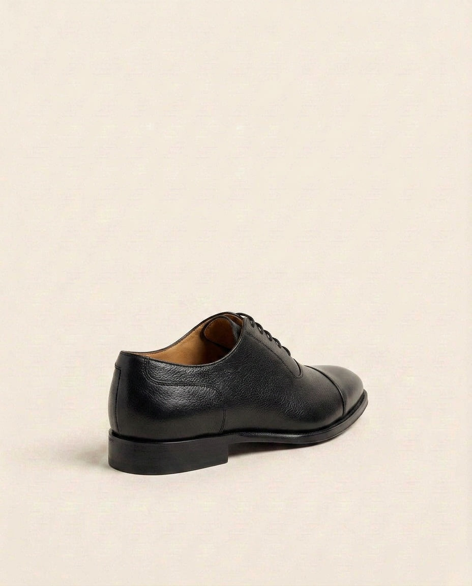 Black Leather Cap-Toe Oxford Shoes – Sleek Formal Lace-Up Shoes