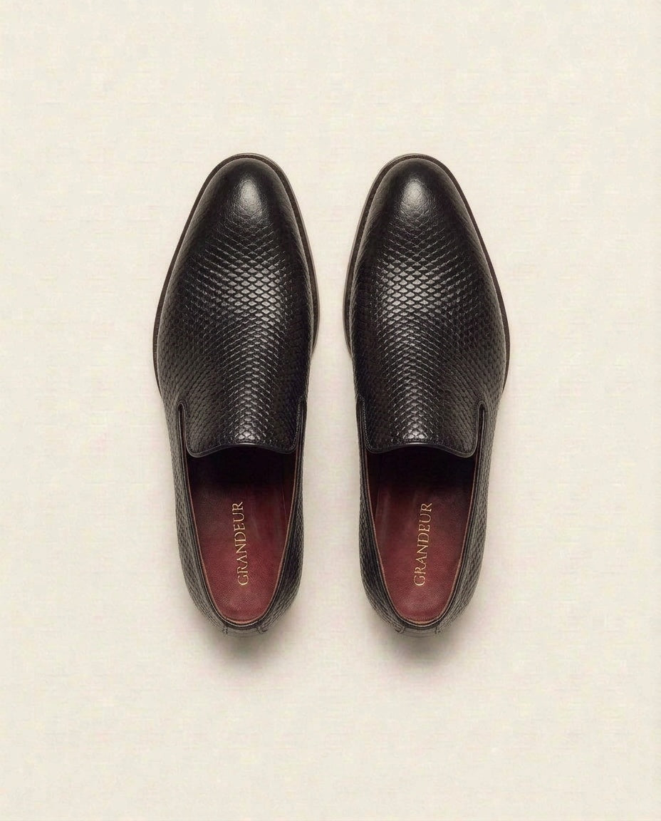 Grandeur Man Black Textured Leather Belgian Loafers